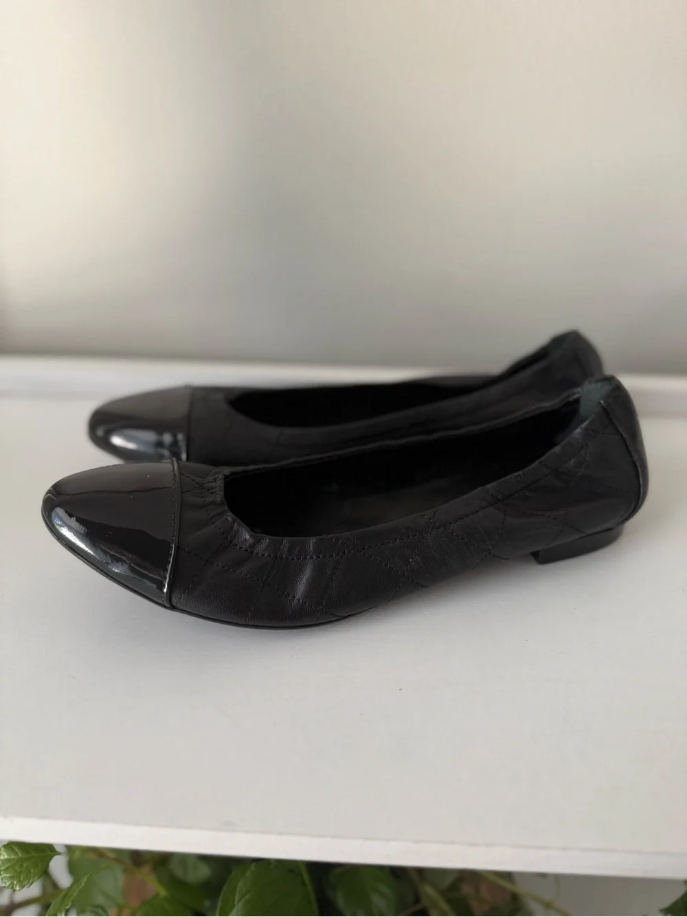 AGL Naomi Women's Black Quilted Cap-Toe Ballet Flats 8.5